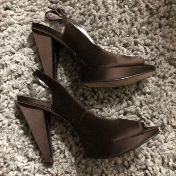Brown satin pumps brand new - Picture 2 of 4